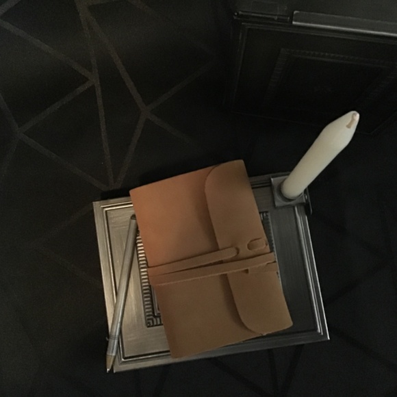 NWT Hallmark decorative metal tin with candle, notepad and pen - Picture 2 of 12